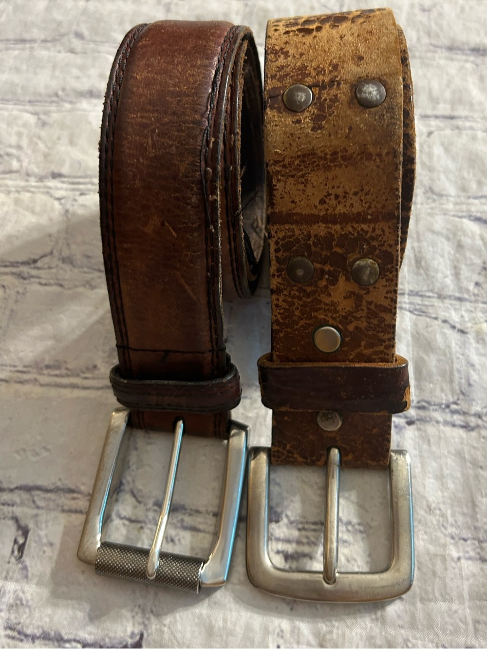 AMERICAN EAGLE BROWN DISTRESSED RUGGED SIZE 32 & BISON RUGGED LEATHER BELTS 32